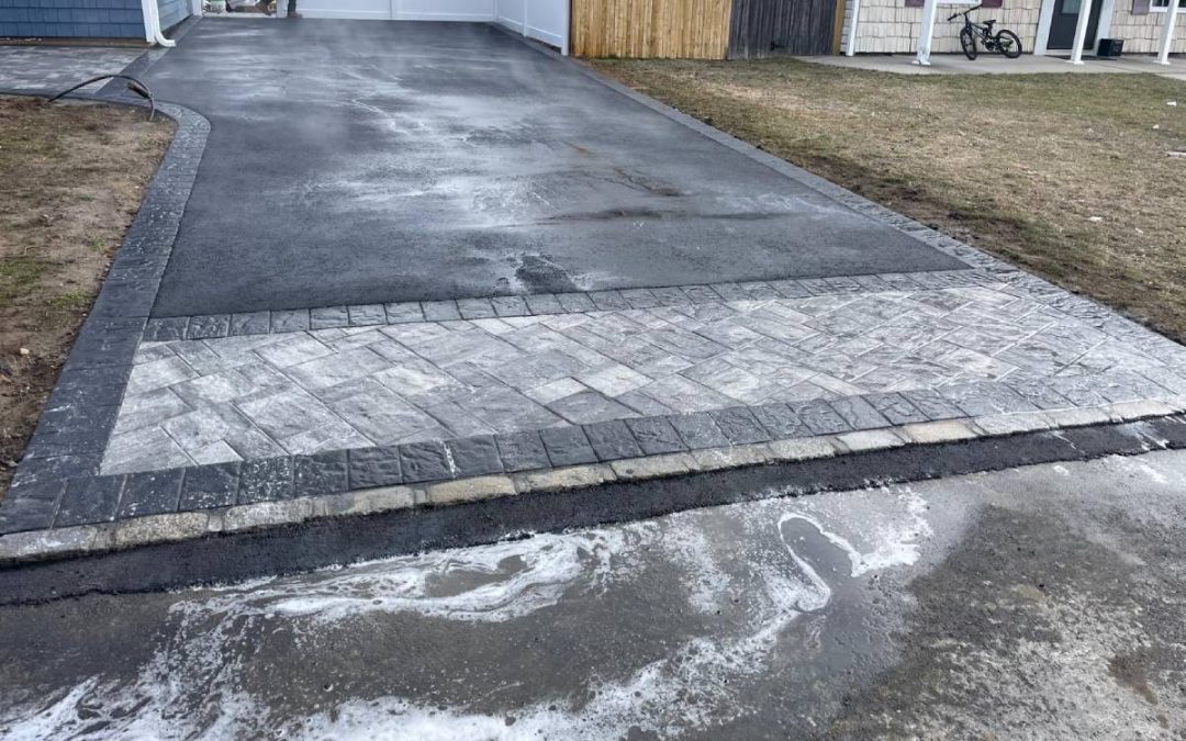 Paving contractors in Medford NY installing an asphalt driveway